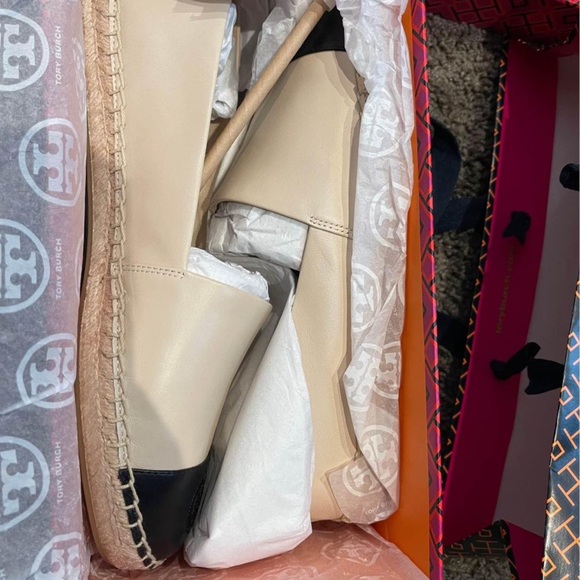 Woman’s shoes - Picture 2 of 4